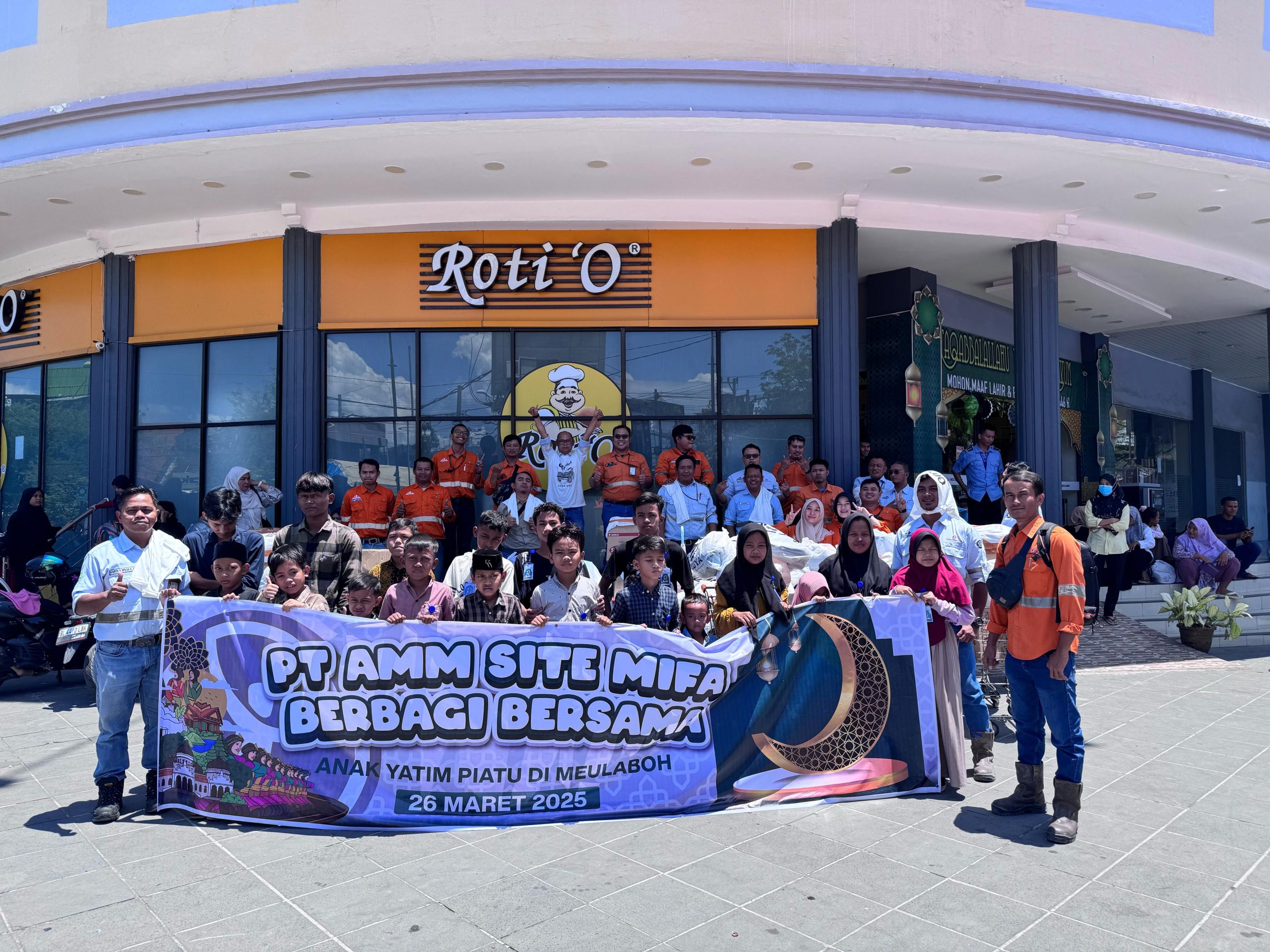 Senyum Puluhan Anak Yatim Saat Di Ajak Berbelanja Keperluan oleh PT AMM di Mall Suzuya Meulaboh