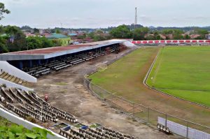 Keadaan stadion Rondong Demang, Dispora Kukar minta pengelolaan secara profesional. (Foto: MF/Sinarkaltim.id)