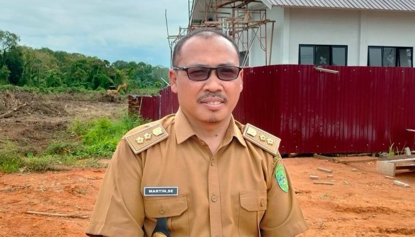 Kepala Desa Loa Raya, Martin