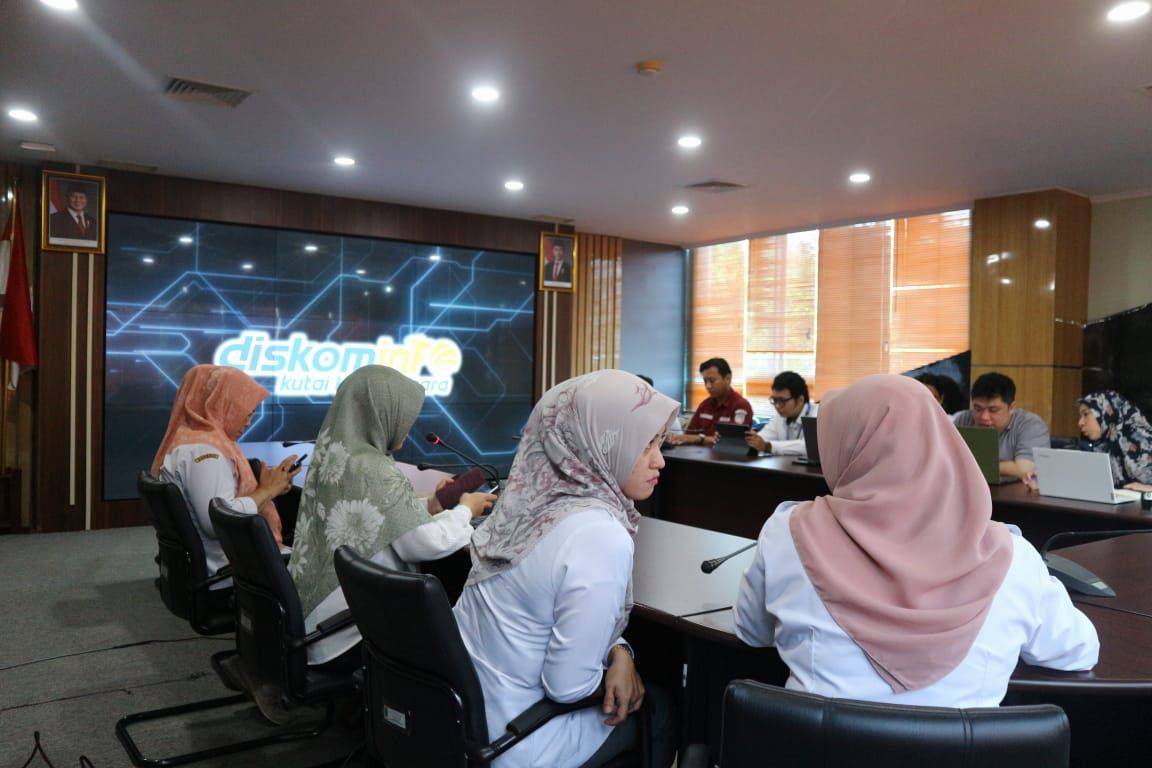 Jelang Pelaksanaan SPMB 2025, Diskominfo Kukar Lakukan Reviu Teknis Sistem Pendaftaran (foto : Tenaga Ahli Peliputan)
