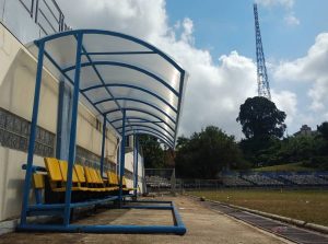 Salah satu sudut di Stadion Rondong Demang dengan kondisi yang tidak terawat, kini untuk renovasi belum ada kejelasan soal anggaran. (Foto: HO-Mitrakukarworld)