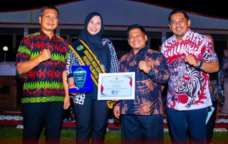 Salah satu pemuda mendapuk gelar juara dari ajang Pemuda Berprestasi yang dilaksanakan oleh Dispora Kukar pada tahun 2024 lalu. (Foto: HO-Dispora Kukar)