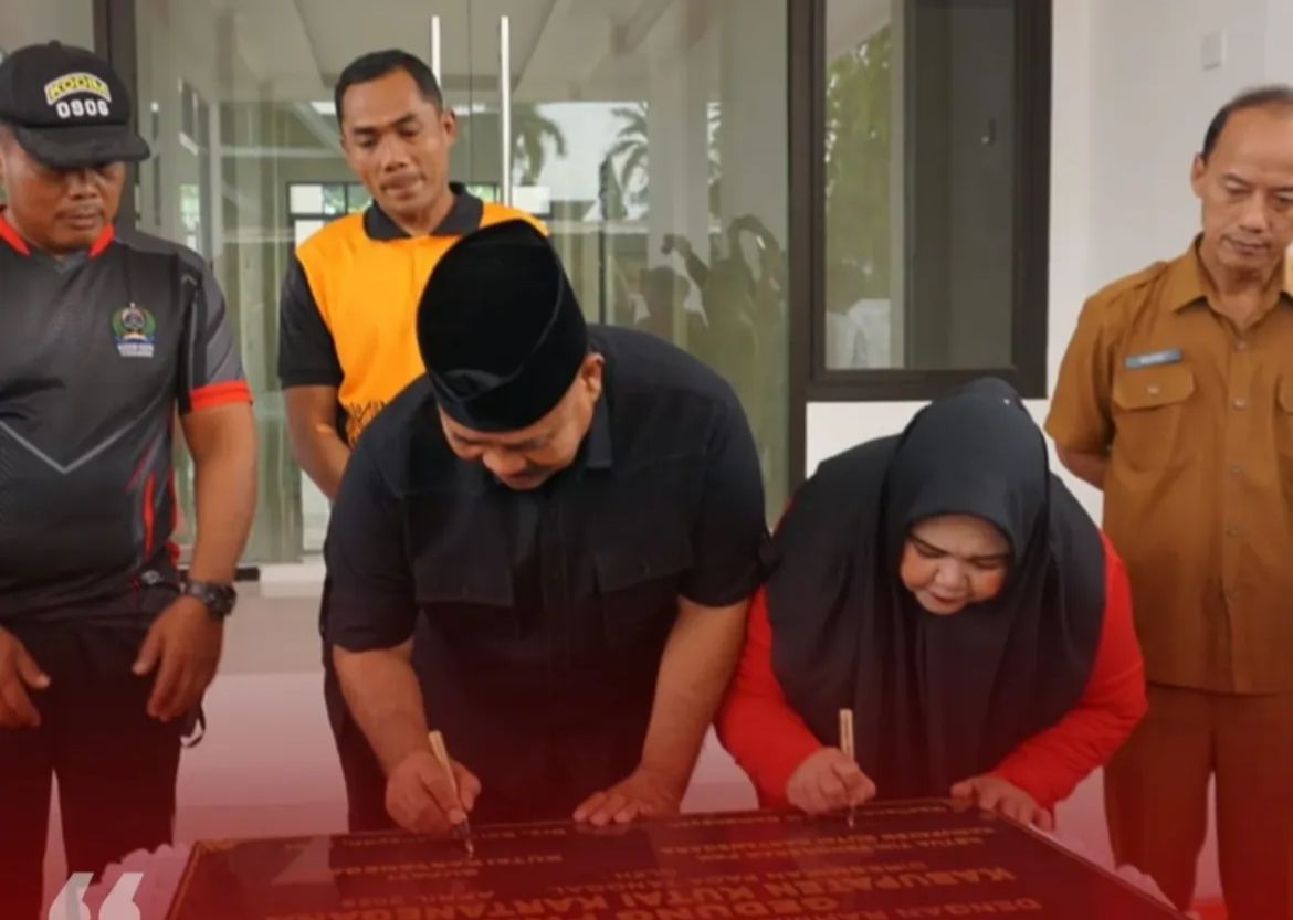 Bupati Kukar, Edi Damansyah resmikan gedung baru PKK (foto : Prokom Kukar)