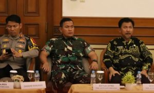 Sekda Kukar hadiri proses rekapitulasi perolehan suara dalam PSU Kukar (foto : Prokom Kukar)