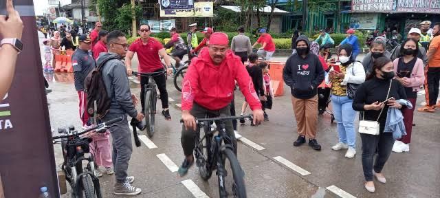 Bupati Kukar, Edi Damansyah dalam kegiatan CFD (Diskominfo Kukar)