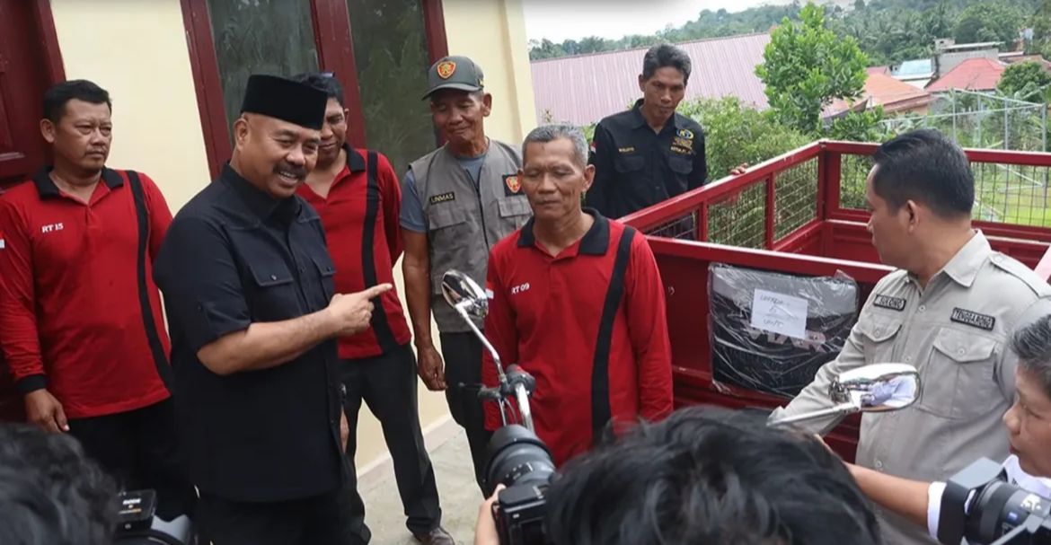 Bank Sampah asri ketika diresmikan oleh Bupati Kukar, Edi Damansyah (Foto : Prokom Kukar)
