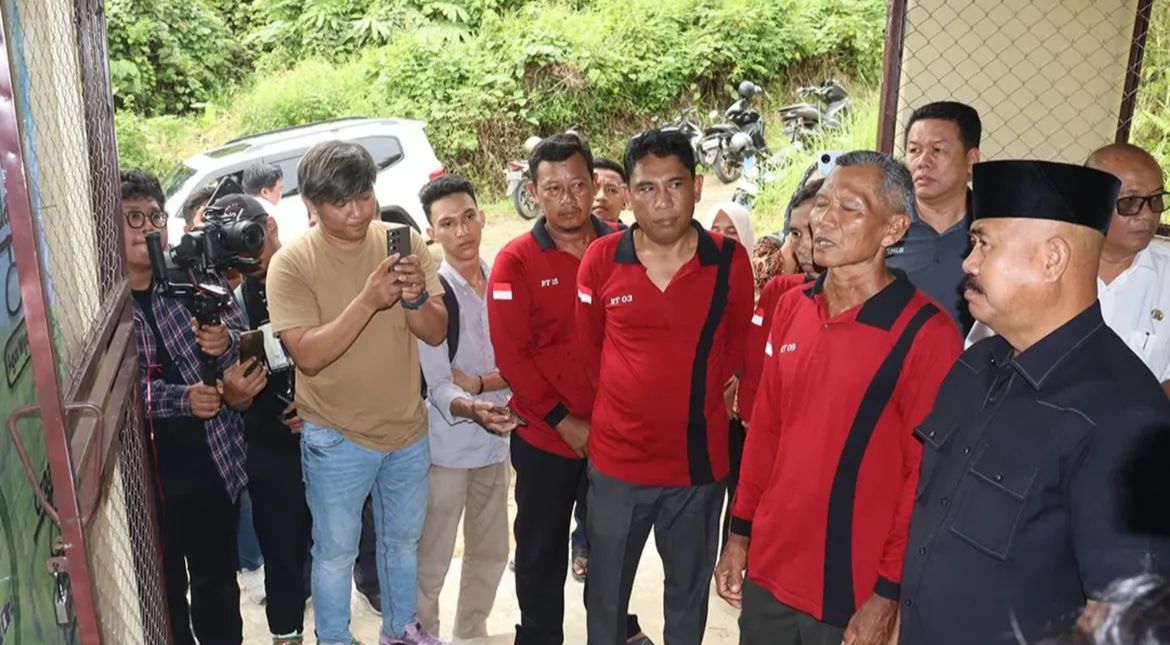 Bank Sampah Kecamatan Bukit Biru ketika diresmikan oleh Bupati Kukar, Edi Damansyah (Foto : Prokom Kukar)