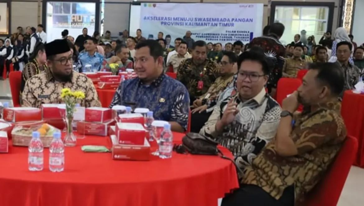 Wakil Bupati Kukar, Rendi Solihin bersama jajaran saat menghadiri rakor percepatan swasembada pangan Kaltim di Makodam VI/Mulawarman, Balikpapan (Foto : Prokom Kukar)