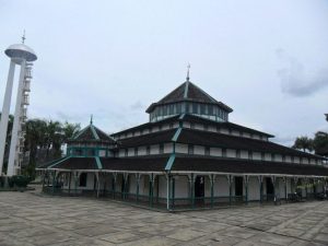 Masjid Jami Aji Amir Hasanuddin di Kota Tenggarong (foto: Wikipedia)