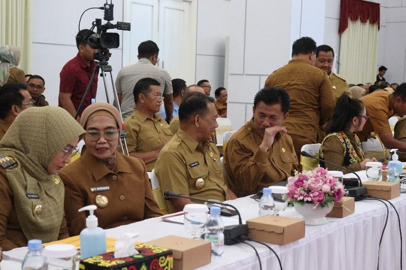 Sekda Kukar, Sunggono ketika menghadiri Musrenbang Kaltim (Foto : Humas Pemkab Kukar)