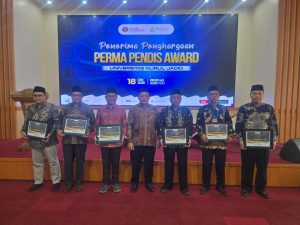 Penerima penghargaan PERMA PENDIS AWARD