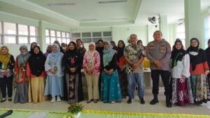 Sosialisasi dan Edukasi Program KB dan Kontrasepsi serta Pelayanan KB Gratis di Puskesmas Rapak Mahang.