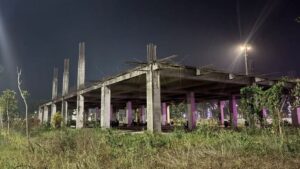 Bangunan di kawasan pujasera yang di rancang untuk mini mall. (Istimewa)