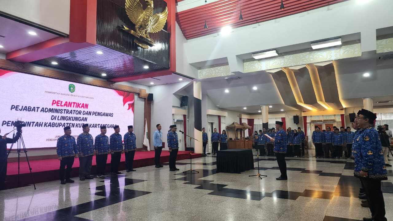 Suasana Pelantikan Pejabat Administrasi dan Penyawas di Lingkungan Pemkab Kukar.