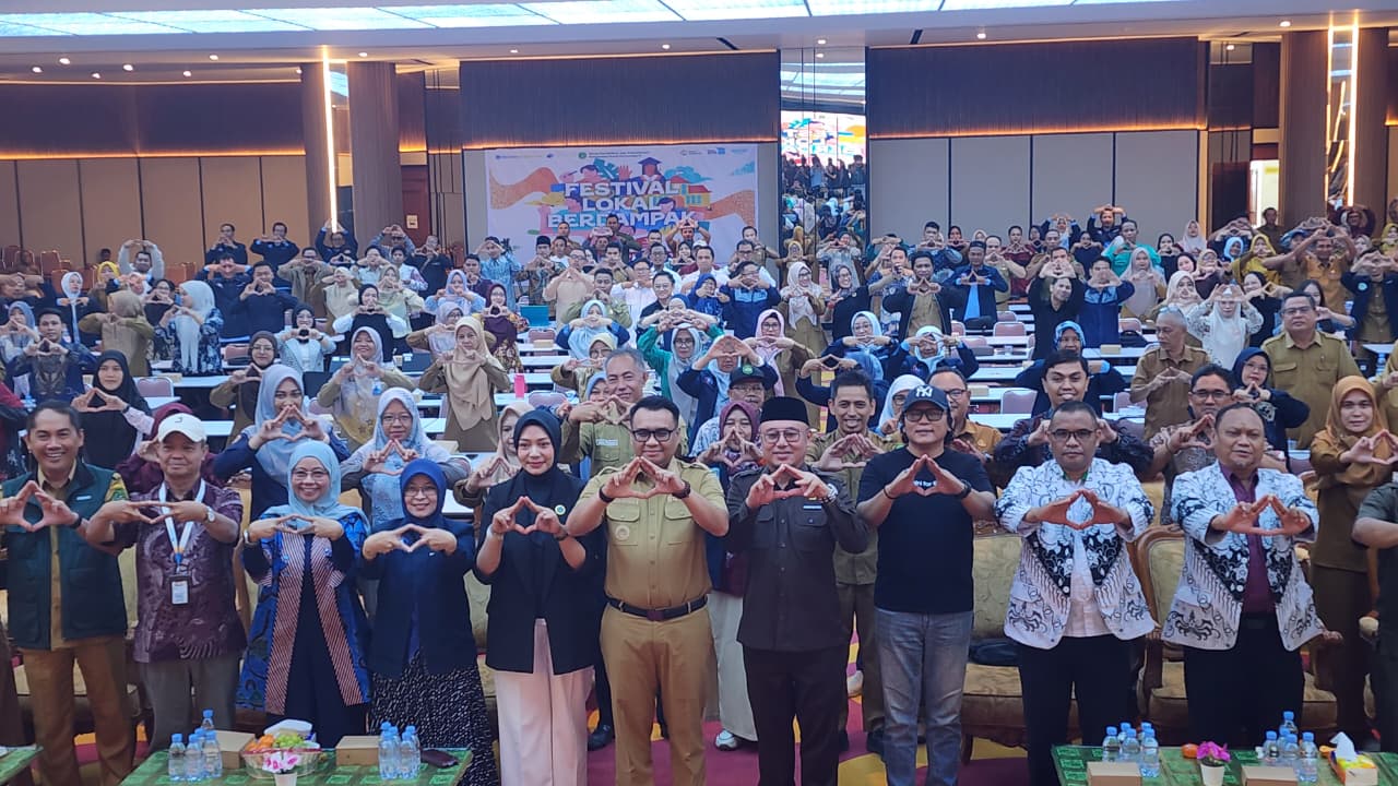 Suasana Foto Bersama usai Pembukaan Festival Lokal Gemini Academy Impact Awards 2026.