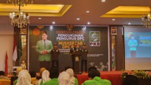 Bupati Kukar, Aulia Rahman Basri memberikan sambutan saat pengukuhan Pengurus DPC PKB Periode 2026-2031.